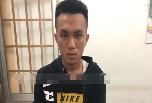 Gửi "ảnh nóng" cho trai trẻ, người phụ nữ bị tống tiền