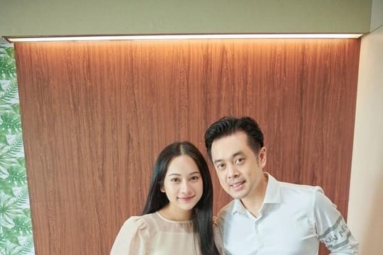 Dương Khắc Linh cùng bà xã hé lộ diện mạo của 2 quý tử song sinh