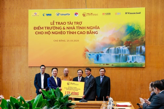  “Bầu Hiển” ủng hộ 5 tỷ đồng xây điểm trường và nhà tình nghĩa cho người nghèo tỉnh Cao Bằng
