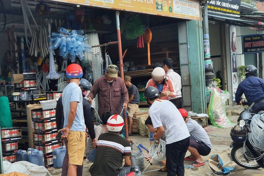 Quảng Ngãi, Quảng Nam “chạy đua” cùng bão số 9