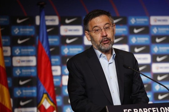 Chủ tịch Barca tuyên bố từ chức
