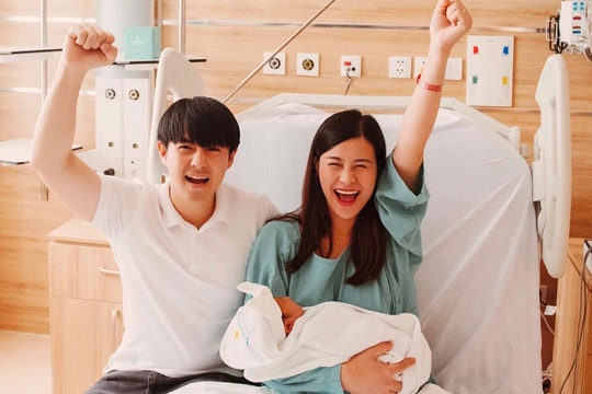 Đông Nhi – Ông Cao Thắng khoe khoảnh khắc hạnh phúc đón con gái đầu lòng