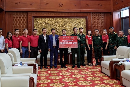 Tập đoàn BRG và ngân hàng SeABank trao tặng hơn 2 tỷ đồng chung tay ủng hộ miền Trung