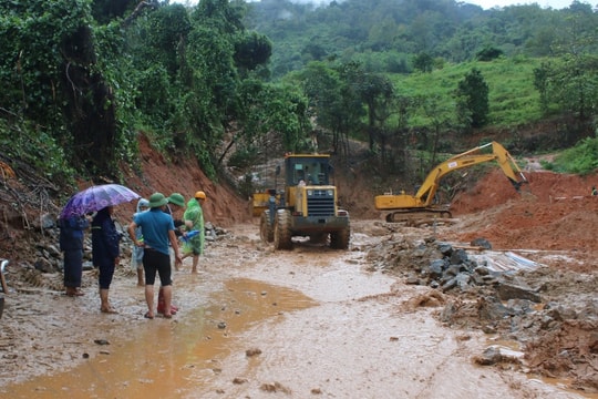 Khẩn trương khắc phục thiệt hại do mưa lũ, sạt lở và bão số 9