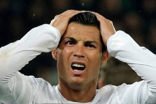 Lần thứ 3 dương tính với nCoV, Ronaldo bức xúc với kết quả xét nghiệm