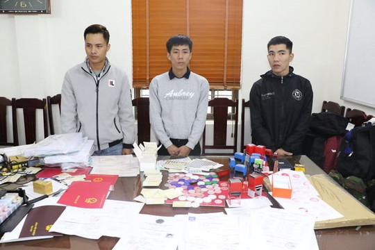 Triệt phá đường dây làm hàng trăm văn bằng chứng chỉ giả