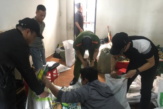 Bắt quả tang thu giữ số lượng lớn bột ngọt, hạt nêm tại một cơ sở sản xuất hàng giả