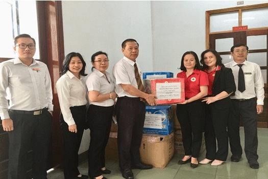 Tòa án nhân dân thành phố Nha Trang quyên góp ủng hộ đồng bào miền trung bị lũ, lụt