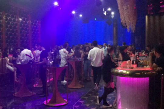Bãi Cháy (Quảng Ninh): Hàng trăm dân chơi trong quán bar bị đột kích