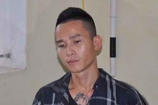 Bắt đối tượng mang theo súng và ma túy ra đường 