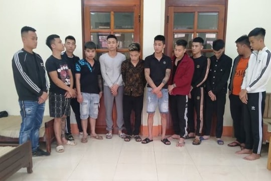 Nhóm thanh niên hỗn chiến vì tranh giành nữ nhân viên quán karaoke