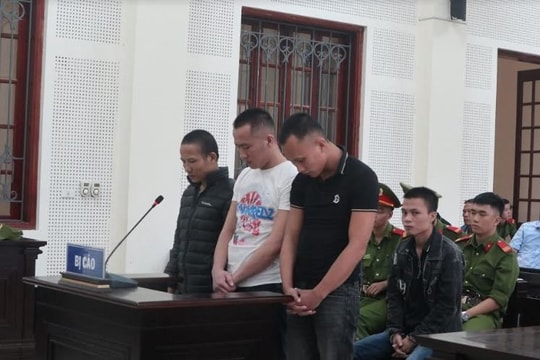 Đi làm thuê, nhóm trai làng vào tù, ông chủ trốn nã