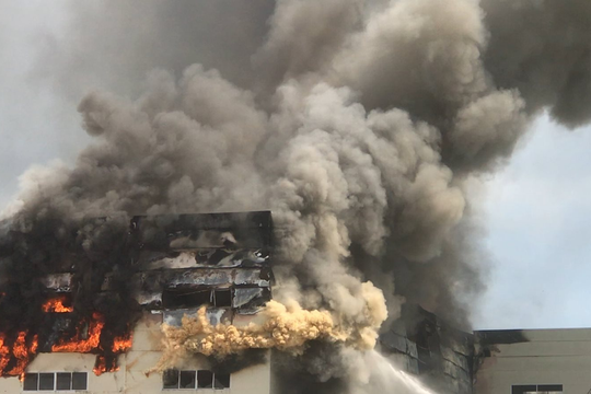 Cháy lớn tại nhà xưởng công ty sản xuất ghế sofa