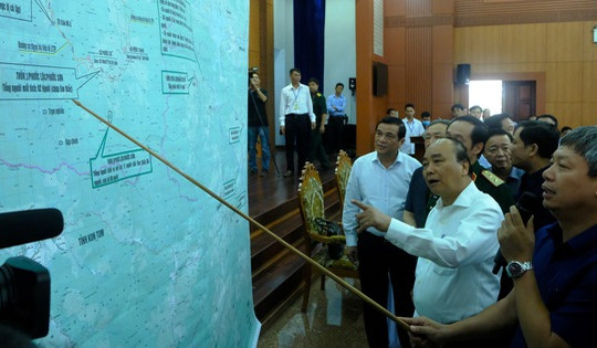 Thủ tướng bàn biện pháp khắc phục bão lũ cùng các bộ ngành, địa phương