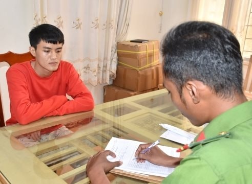 Đâm chết người vì bị cho "nhìn đểu"