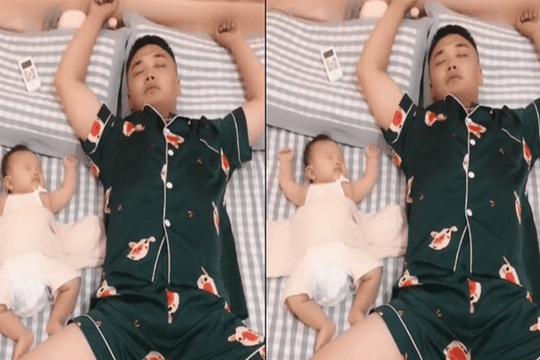 Tư thế ngủ của 'hai người đàn ông' giống như copy và paste khiến dân mạng thích thú