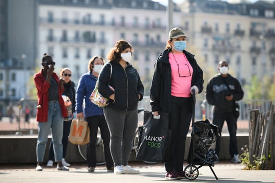 Tin vắn thế giới ngày 2/11: Dịch COVID-19 ngày càng tồi tệ, Thụy Sĩ bán phong tỏa Geneva 