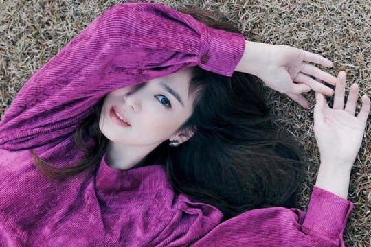 Song Hye Kyo tiếp tục khiến người hâm mộ đắm chìm trong nhan sắc của mình qua những bức hình quảng cáo thời trang