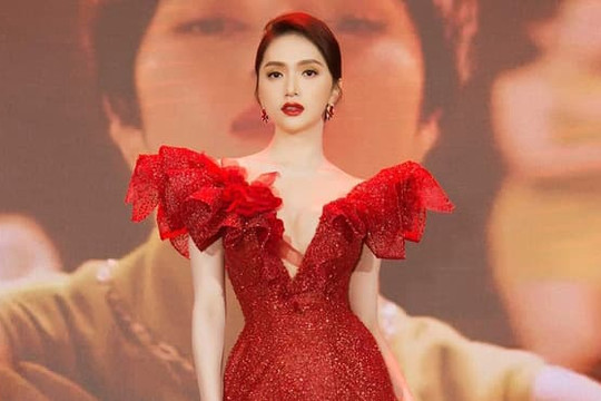 Giữa làn sóng tẩy chay, trợ lí tiết lộ giá cát-sê 'trên trời' khi diễn vedette của Hương Giang