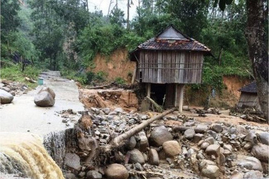 Hoàn lưu bão số 10 gây mưa lớn, tiềm ẩn nguy cơ sạt lở vùng núi từ Hà Tĩnh đến Khánh Hòa và Tây Nguyên