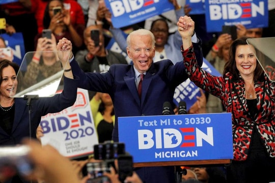 Bầu cử Mỹ 2020: Ông Joe Biden bất ngờ vươn lên ở hai bang then chốt