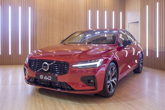 Volvo S60 ra mắt với giá 1,7 tỷ đồng