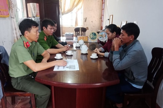 Công an làm việc với hai đối tượng đăng tin sai sự thật về cứu hộ mưa lũ