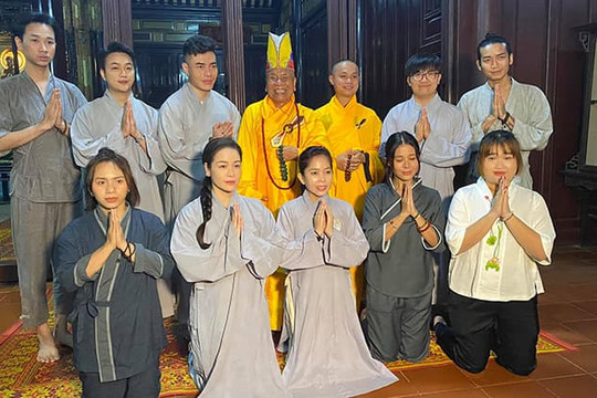 Đại Nghĩa, Nhật Kim Anh cùng các nghệ sĩ cầu siêu cho những người tử nạn trong bão lũ