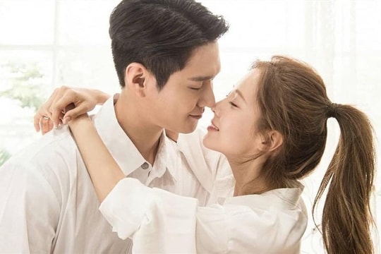 Ngắm ảnh cưới đầy "chân thật" của Go Kyung Pyo và Seohyun