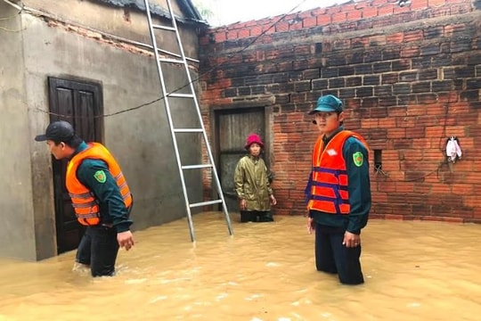 Quảng Ngãi: Nước sông dâng cao gây ngập lụt ở nhiều nơi
