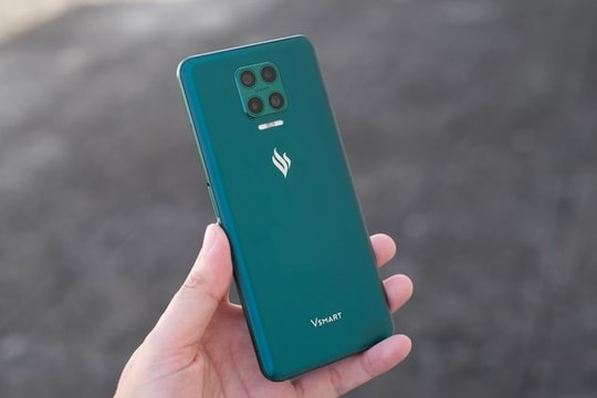 VSmart Aris nâng cấp cấu hình 8GB RAM/128GB giá không đổi