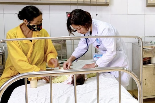Phụ huynh tự ý sử dụng thuốc nhỏ mũi, trẻ 11 tháng bị ngộ độc cấp