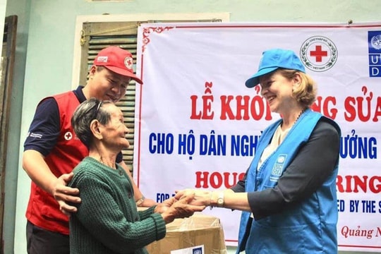 UNDP bàn giao đồ dùng hỗ trợ các tỉnh miền Trung bị lũ lụt
