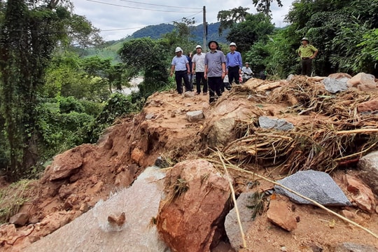 Bình Định: Hoãn các cuộc họp không quan trọng tập trung ứng phó bão số 12