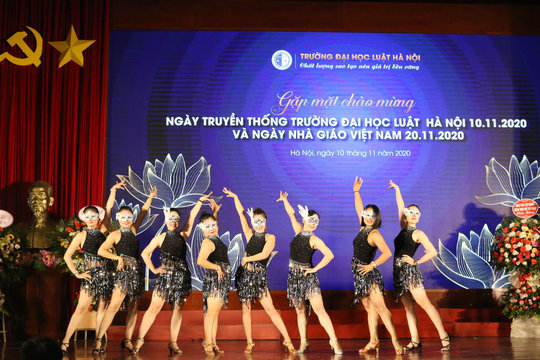 Giảng viên Trường ĐH Luật Hà Nội trổ tài nhảy dancesport