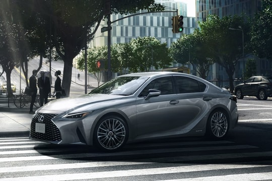 Lexus ra mắt IS 2021 tại Nhật Bản