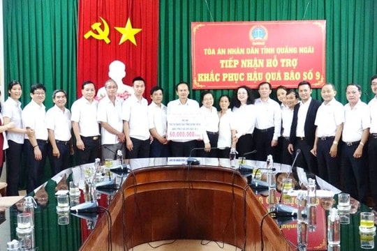 TAND TP Hồ Chí Minh và TAND Quận 7 tặng quà cho cán bộ, người lao động TAND hai tỉnh Quảng Nam, Quảng Ngãi