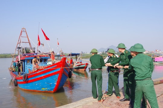 Hà Tĩnh: Cấm biển, đưa tàu thuyền vào nơi tránh trú an toàn trước khi bão số 13 đổ bộ