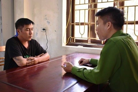 Bắt giữ đối tượng vi phạm giao thông còn đấm vào mặt Công an