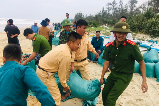 Thủ tướng: Bão số 13 rất mạnh, khẩn cấp tập trung chống bão!