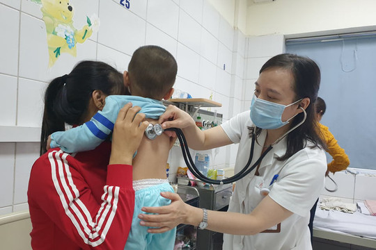 Cảnh báo nguy hiểm từ thói quen tự chữa các bệnh hô hấp cho trẻ em tại nhà