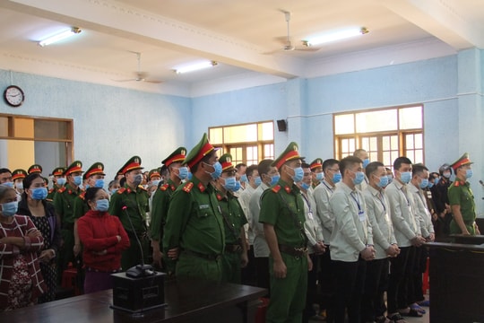 Xét xử các bị cáo trong đường dây đánh bạc do Hùng "sida" cầm đầu
