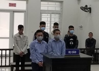 Tăng hình phạt nhóm trai trẻ đua xe trên phố Hà Nội