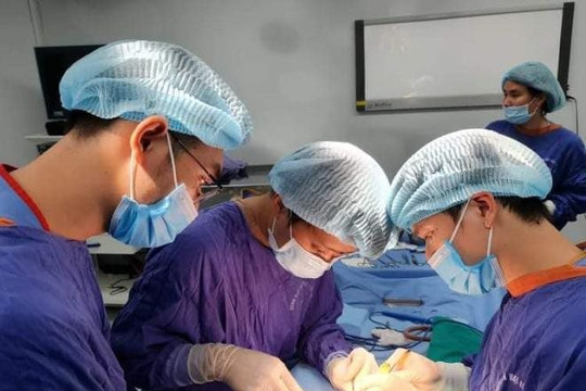 Uống rượu ba kích, người đàn ông bị cương dương suốt 30 giờ