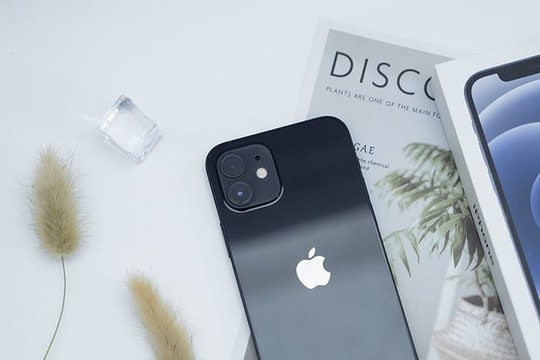 iPhone 12 mini dính lỗi độ nhạy cảm ứng trên màn hình khóa