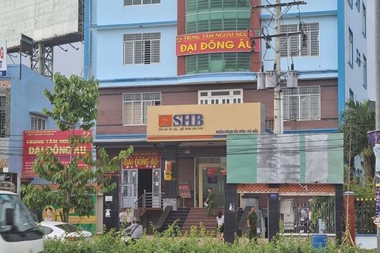 Bình Dương: Công an tích cực truy tìm kẻ dùng súng cướp ngân hàng