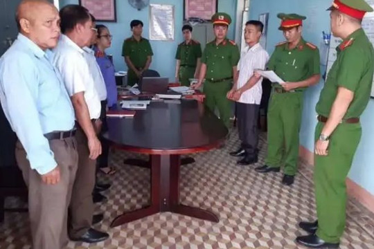 Bắt tạm giam Phó Ban chỉ huy quân sự xã nhận hối lộ