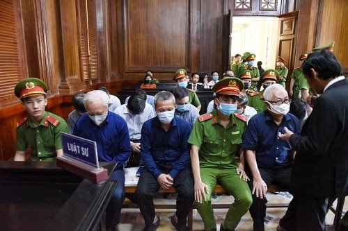 Ông Trần Phương Bình tiếp tục hầu tòa trong giai đoạn 2 của vụ án tại Ngân hàng Đông Á