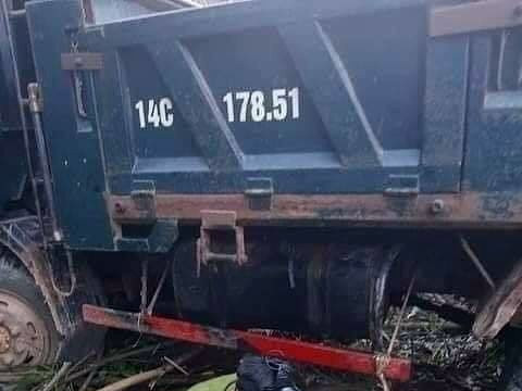 Xe tải chở gỗ mất phanh, cán hai người phụ nữ tử vong