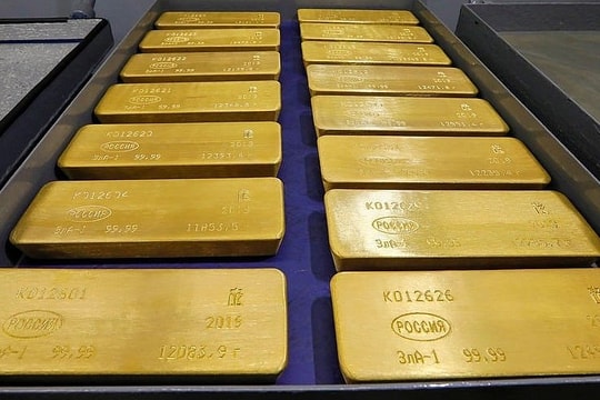 Giá vàng hôm nay 20/11: Lao dốc
